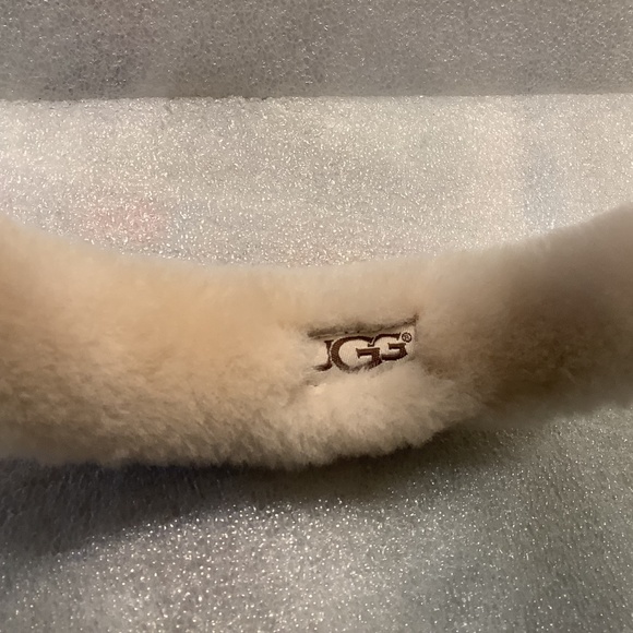 UGG Womens' Chestnut Dyed Shearling Ear Muffs One Size - Picture 3 of 10